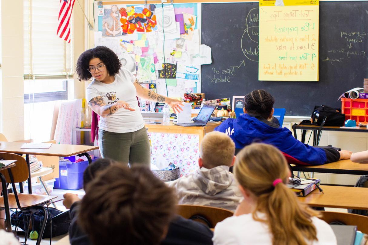 Teacher Education alumni, Kristen Black, teaching middle school students. 